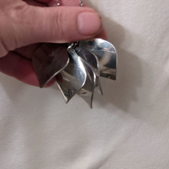 Long charm silvertone necklace - Picture 4 of 10